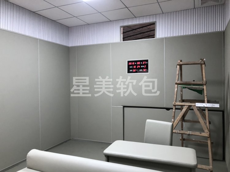 紀委談話室軟包室內安裝.jpg